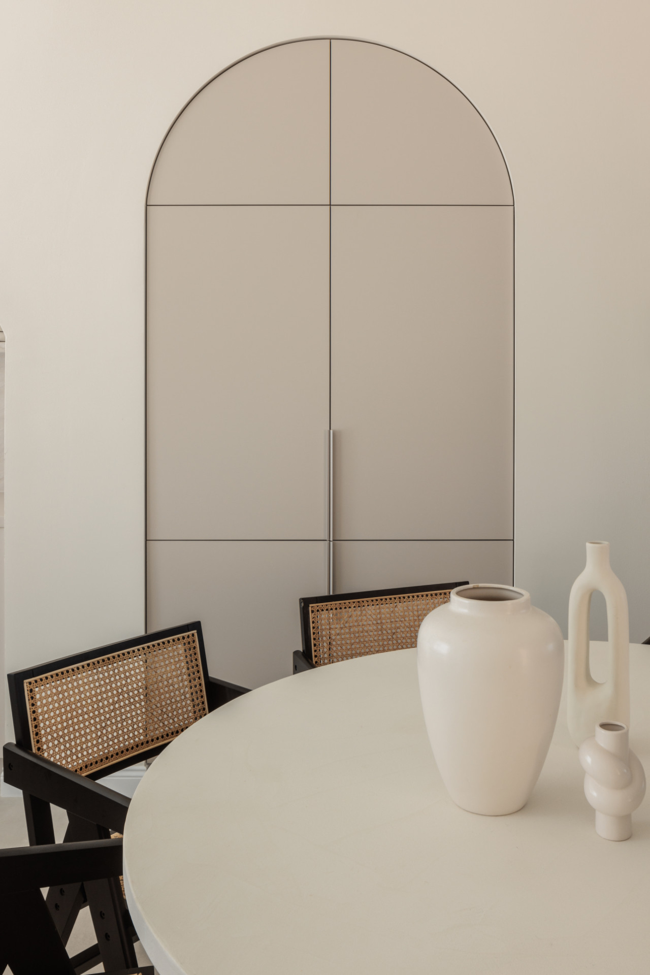 Villa Casa NoTa dining corner with sculptural cabinet